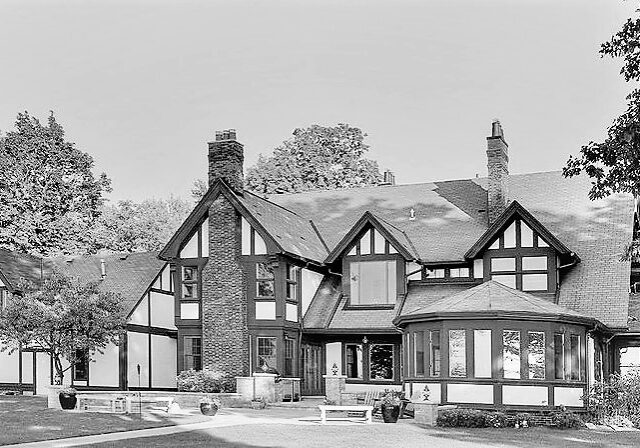 10207 Lake Shore Boulevard